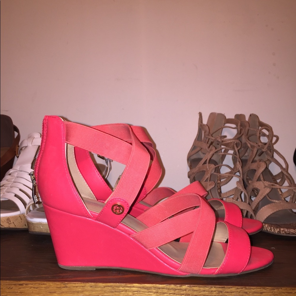 Liz Claiborne10W sherbet pink elastic strap wedges